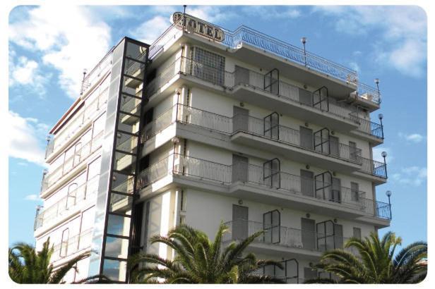 Hotel Villa Truentum มาร์ตินซิกูโร ภายนอก รูปภาพ