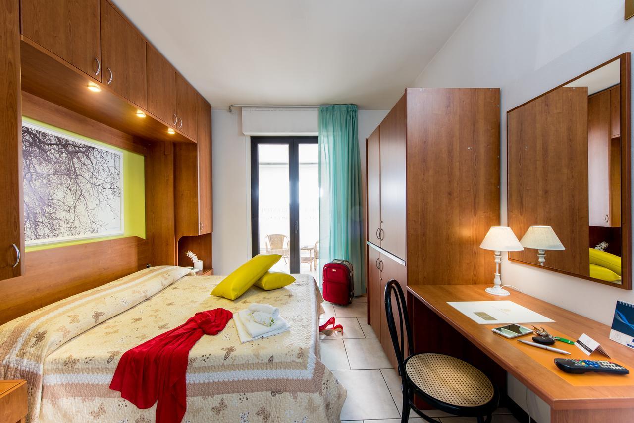 Hotel Villa Truentum มาร์ตินซิกูโร ภายนอก รูปภาพ