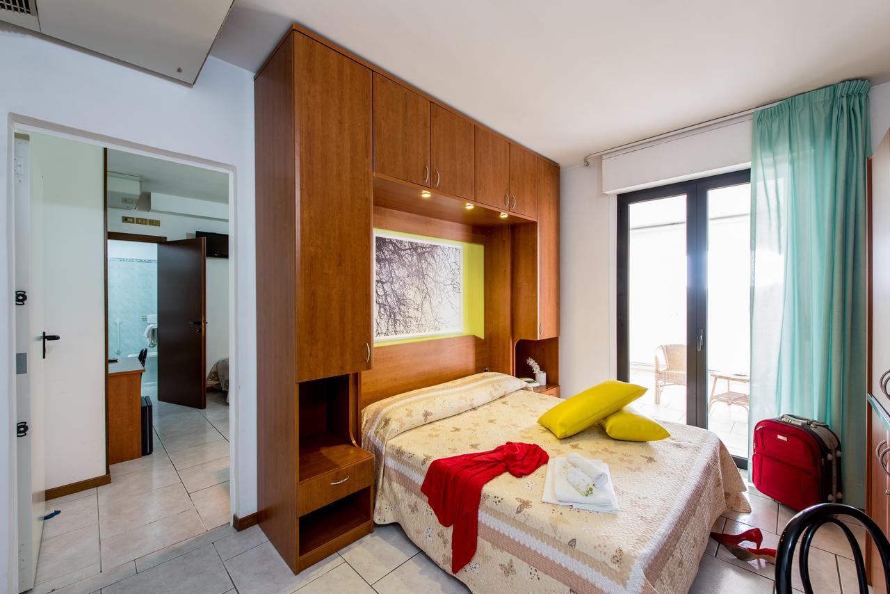 Hotel Villa Truentum มาร์ตินซิกูโร ภายนอก รูปภาพ